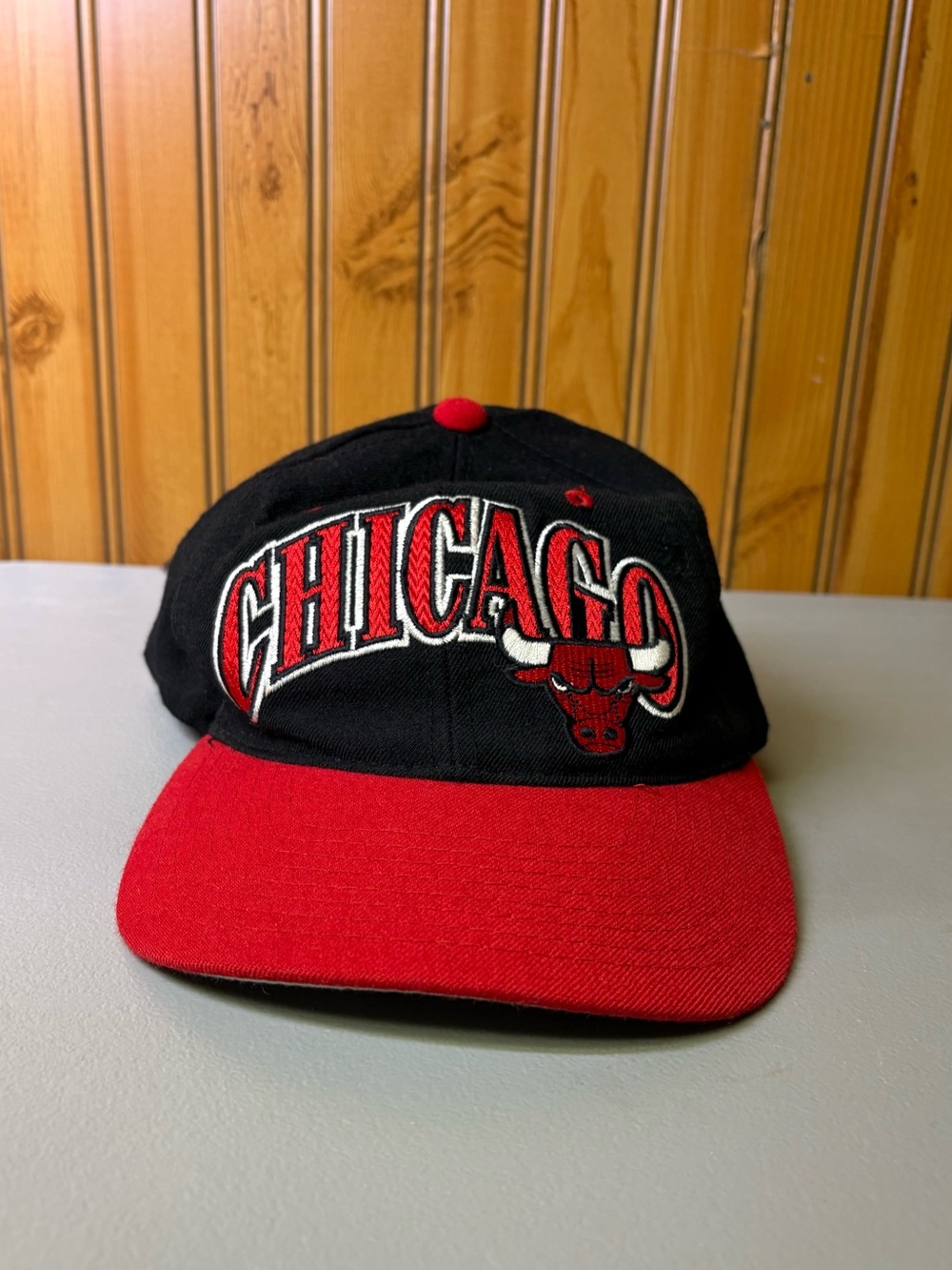 STARTER Black & Red Chicago Bulls Snapback Hat